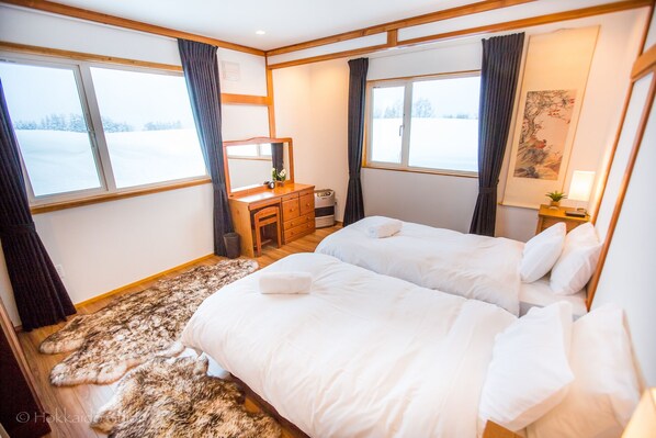 4 bedrooms, iron/ironing board, free WiFi, bed sheets