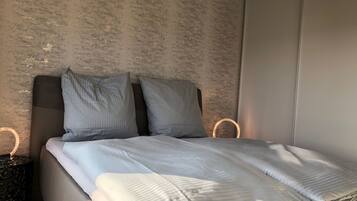 2 chambres, coffres-forts dans les chambres, fer et planche Ă repasser