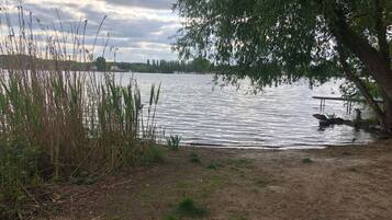 Una spiaggia nelle vicinanze