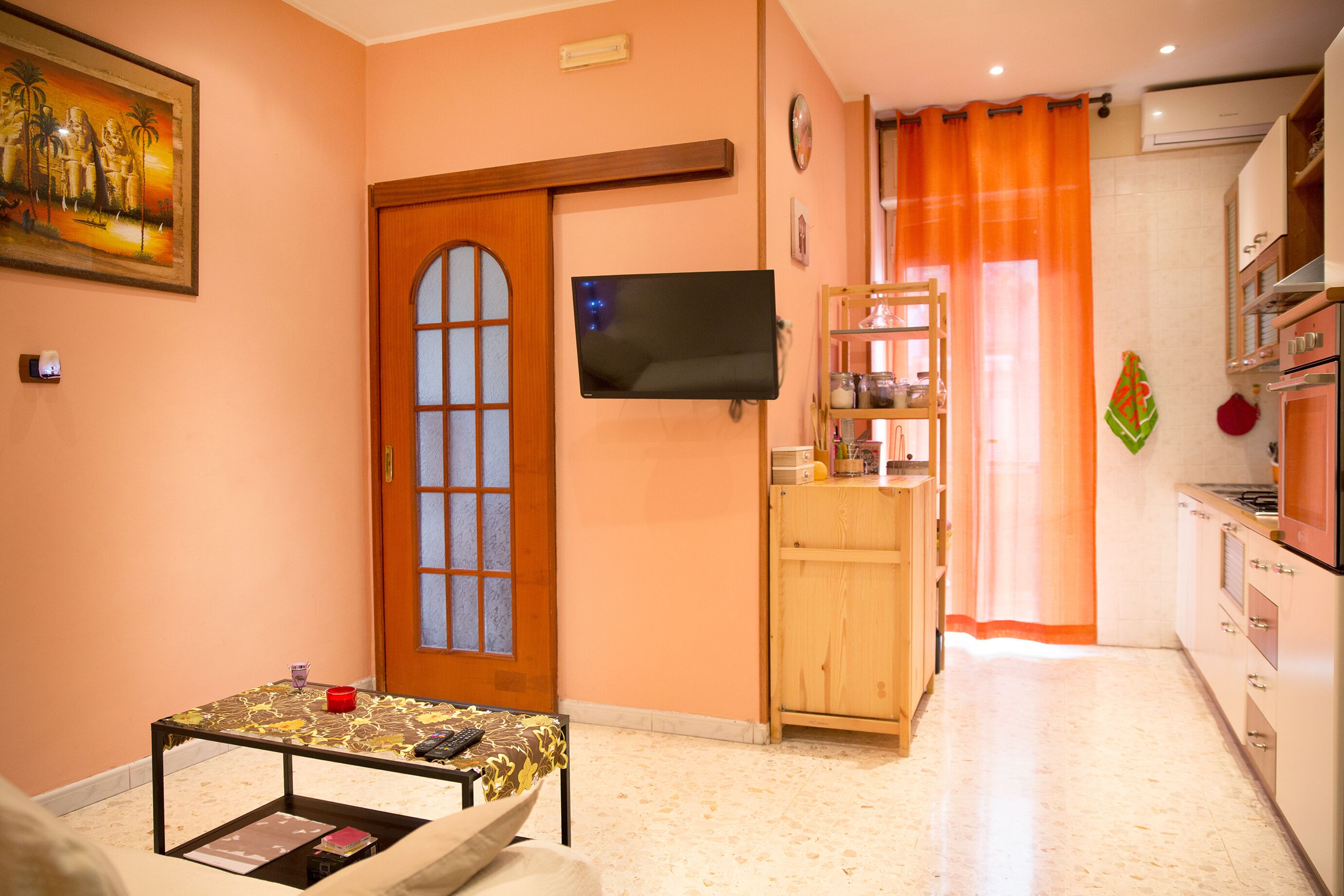 Ofen, Herdplatte, Wasserkocher mit Kaffee-/Teezubehör