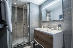 Badewanne, Haartrockner