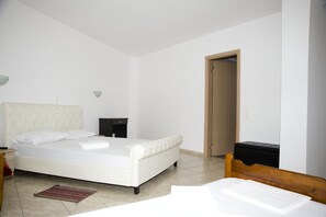 Double Room with Extra Bed and Sea View (No 7) | Minibar, in-room safe, desk, laptop workspace - Pyrgos Sofokleous (Lesvos)