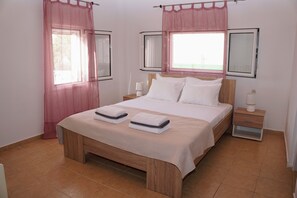 3 bedrooms, iron/ironing board, WiFi, bed sheets - Sun & Sand House in Chania!Relax!Enjoy Sun and Privacy!5min from Stavros beach!! (Chania)