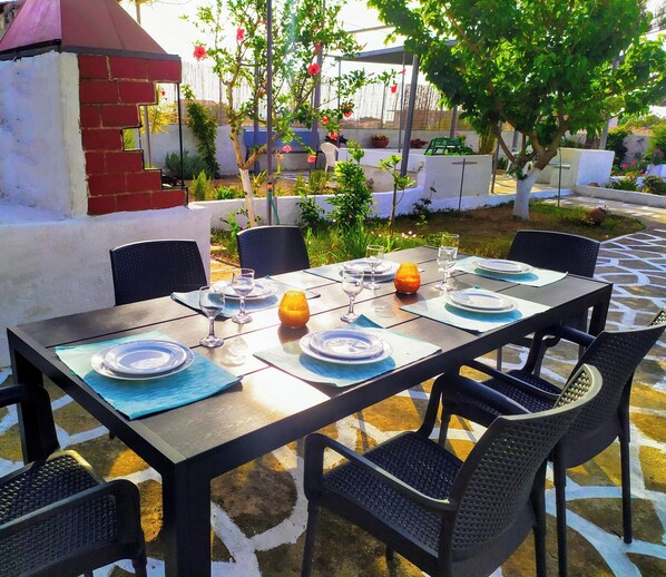 Outdoor dining - Sun & Sand House in Chania!Relax!Enjoy Sun and Privacy!5min from Stavros beach!! (Chania)