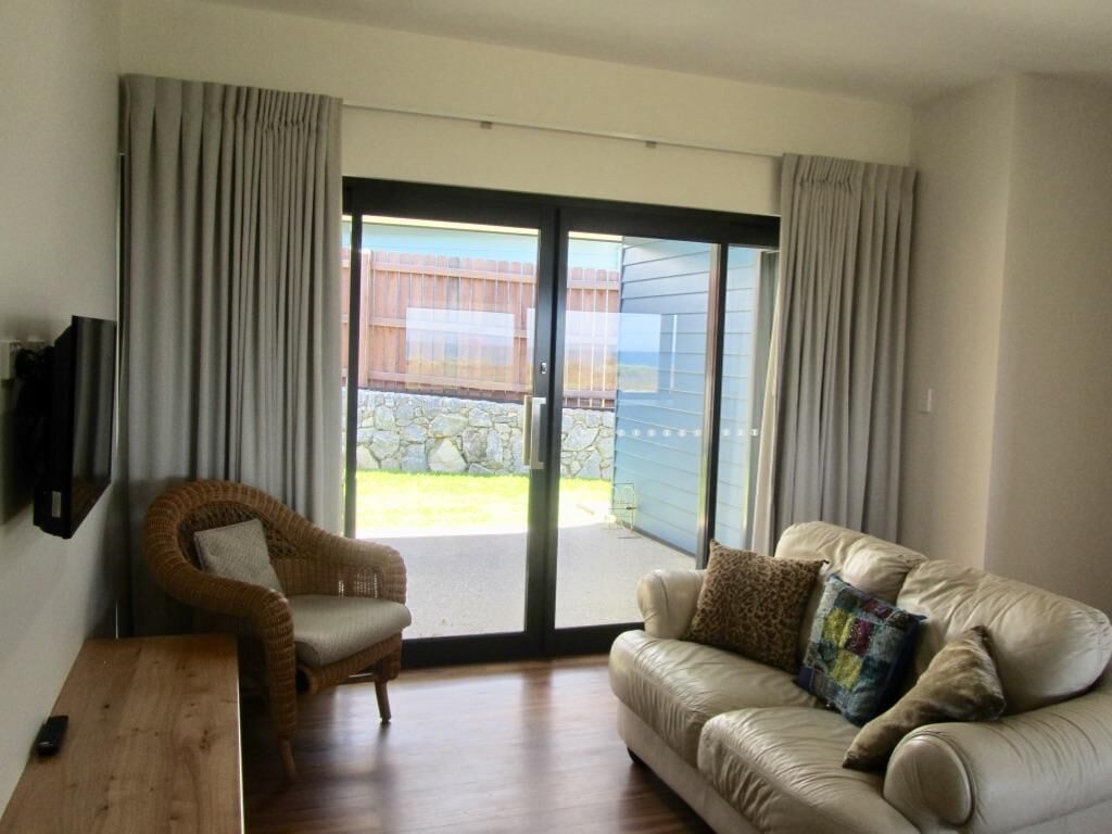 Storm Bay Cottage - lookout over the ocean and Alouarn Island in Flinders Bay - Storm Bay Cottage -lookout over the ocean and Alouarn Island in Flinders Bay — image 9