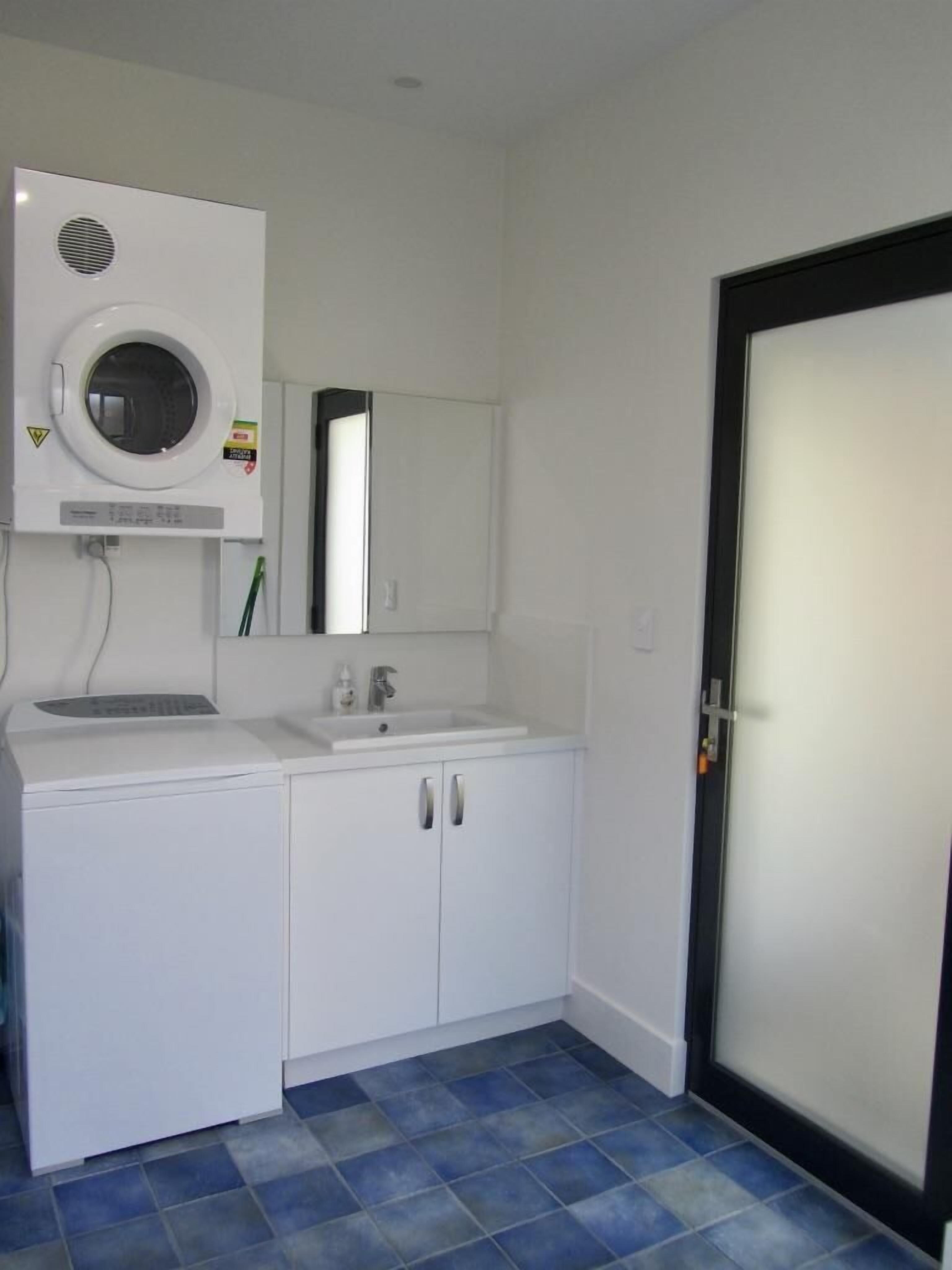 Storm Bay Cottage - lookout over the ocean and Alouarn Island in Flinders Bay - Storm Bay Cottage -lookout over the ocean and Alouarn Island in Flinders Bay — image 15