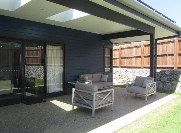 Terrace/patio - Storm Bay Cottage - lookout over the ocean and Alouarn Island in Flinders Bay - Storm Bay Cottage -lookout over the ocean and Alouarn Island in Flinders Bay (Augusta)