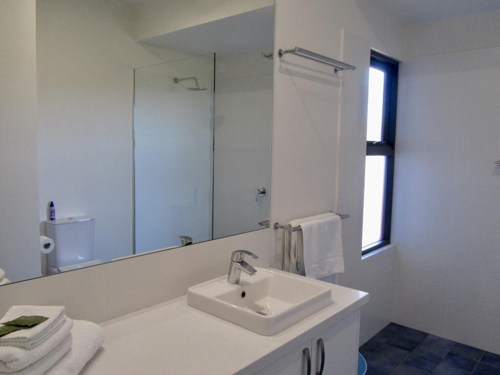 Storm Bay Cottage - lookout over the ocean and Alouarn Island in Flinders Bay - Storm Bay Cottage -lookout over the ocean and Alouarn Island in Flinders Bay — image 11