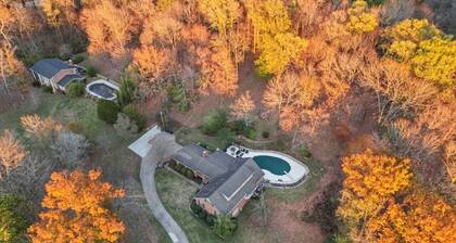 NUEVO DESCUENTO DE PROPIEDAD! Retiro de lujo con piscina y sala de juegos, North Nashville