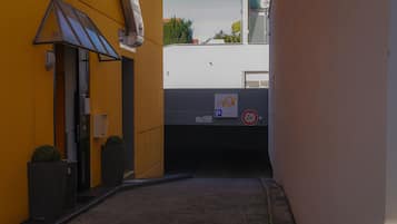 Vista frontal de la propiedad