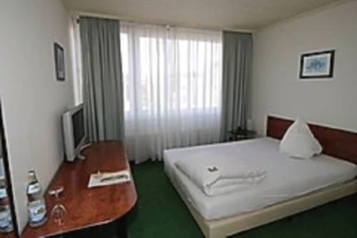 Habitación doble | Escritorio, tabla de planchar con plancha y wifi gratis 