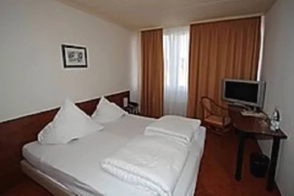 Habitación con 2 camas individuales | Escritorio, tabla de planchar con plancha y wifi gratis 