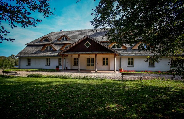 Exterior - Dwor Strzyzew (gmina Kampinos)