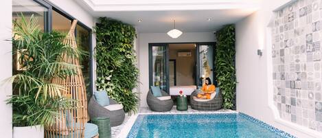 Outdoor pool, sun loungers