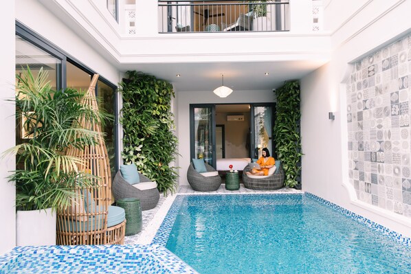 Outdoor pool, pool loungers