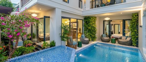 Outdoor pool, sun loungers