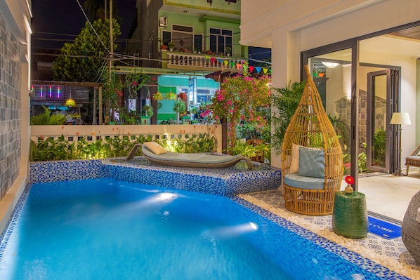 Outdoor pool, pool loungers