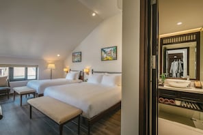 Family Room, Balcony