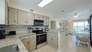 Private kitchen - Cape Coddages I 101 - Oceanfront in Surfside Beach (Surfside Beach)