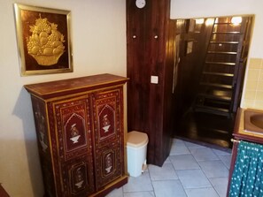 المنشأة من الداخل