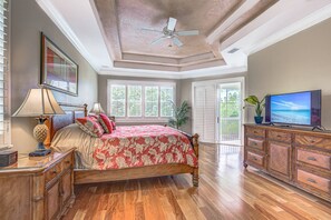 4 bedrooms, desk, iron/ironing board, free WiFi - Palm Island Estate: Mediterranean Luxury w/ Pool & Private Canal Access (Siesta Key)