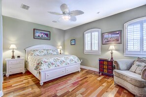 4 bedrooms, desk, iron/ironing board, free WiFi