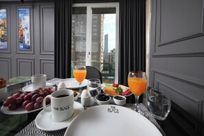 Family Condo | Egyptian cotton sheets, premium bedding, in-room safe, desk - The Place Suites Ataşehir (Istanbul)