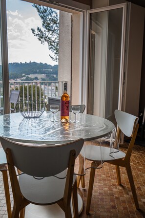 Dining - EXCEPTIONAL SEA AND MOUNTAIN VIEWS (Saint-Mandrier-sur-Mer)