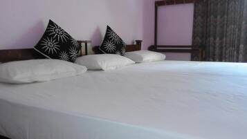 Iron/ironing board, free WiFi, bed sheets