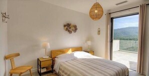 5 Schlafzimmer, Bügeleisen/Bügelbrett, Reisekinderbett, kostenloses WLAN