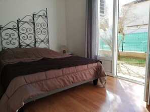 2 bedrooms, iron/ironing board, WiFi - GROUND FLOOR OF SIX-FOURS VILLA (SIX-FOURS LES PLAGES)