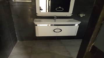 Ducha y bañera combinadas y toallas