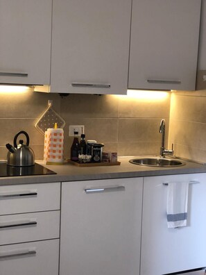 Fridge, microwave, stovetop, cookware/dishes/utensils