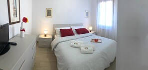 1 bedroom, iron/ironing board, travel cot, free WiFi