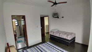 4 bedrooms - House on Itanhaem beach 280m from the sand with swimming pool. (Itanhaém)