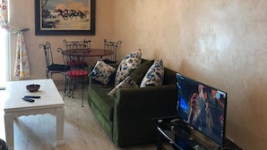 Studio, 1 Bedroom | Living area | Plasma TV - Chic Et Cosy Studio Casablanca (Casablanca)