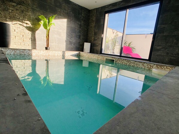 Piscine couverte, piscine extérieure