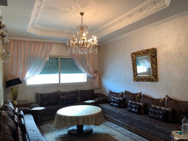 Appartement, 3 chambres | Coin séjour