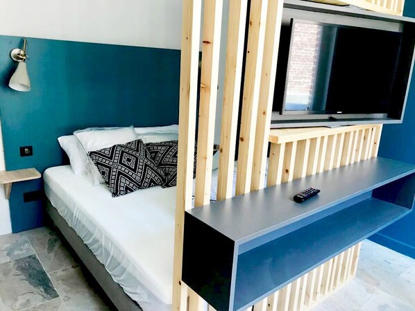 1 bedroom, iron/ironing board, travel cot, free WiFi