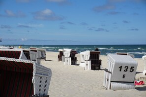Plage à proximité, chaises longues