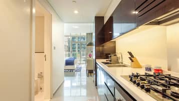 Deluxe Studio | Private kitchen | Fridge, microwave, oven, stovetop