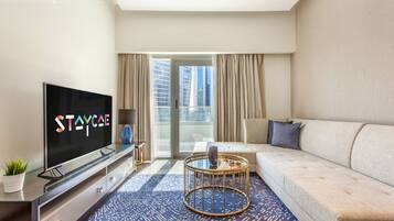 Căn hộ Deluxe, 1 phòng ngủ | Khu phòng khách | TV LCD