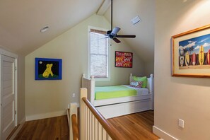 4 bedrooms, iron/ironing board, free WiFi, bed sheets - 30% Off~"Tupelo Honey"~DogFriendly~HeatedPool~Walk to Beach/Seaside~BeachGear (Santa Rosa Beach)