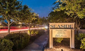 Property grounds - Winter SALE~"Moondance"~Pet Friendly~Heated Pool~Walk to Beach/Seaside~BeachGear (Santa Rosa Beach)