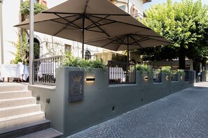 Front of property - Hotel Corte Regina (Sirmione)