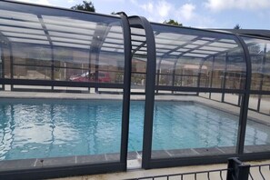 A heated pool - 2 bedroom cottage in domain with indoor heated pool (Messanges)