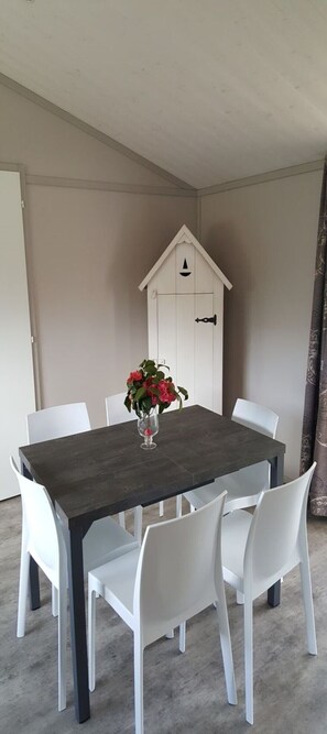 Dining - 2 bedroom cottage in domain with indoor heated pool (Messanges)