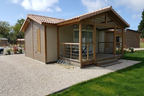 2 bedroom cottage in domain with indoor heated pool