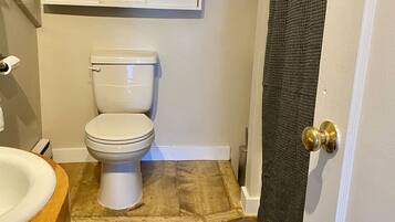 Haartrockner, Handtücher, Seife, Shampoo