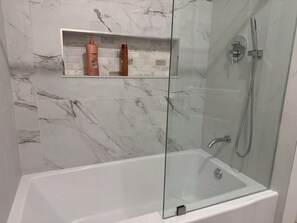 Bathtub, hair dryer, towels, soap - Miami Design District Retreat – Walk to Shops & Cafes (Miami)